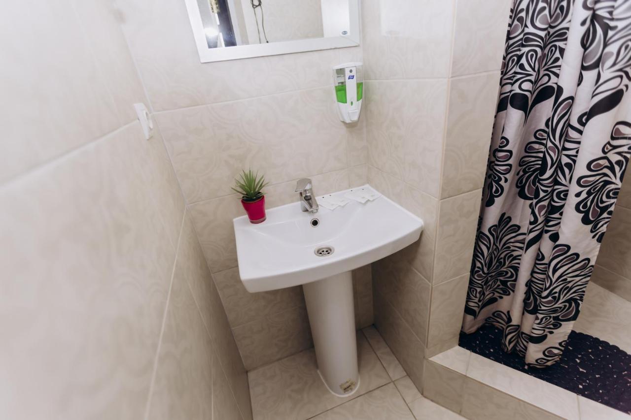 Нові Apartments Біля Жд Вокзалу Ivano-Frankivsk Esterno foto