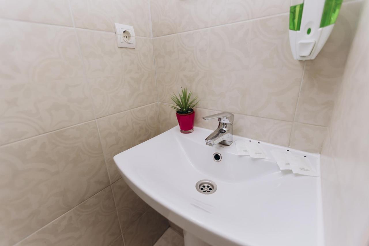 Нові Apartments Біля Жд Вокзалу Ivano-Frankivsk Esterno foto